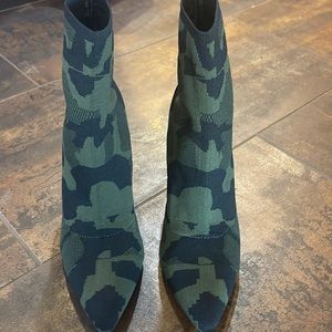 MIA size 7, sock booties, camo